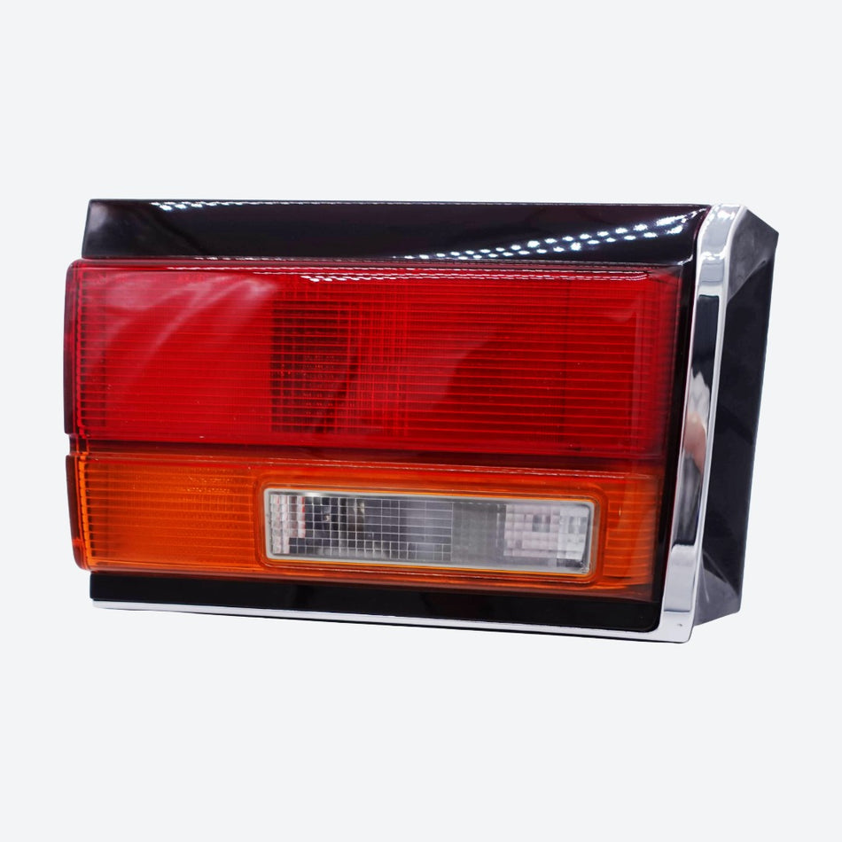 TOYOTA CAMRY SV21 LATE REAR GARNISH LAMP RIGHT HAND SIDE 07/1989-12/1992