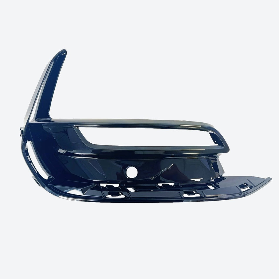 HOLDEN COMMODORE VF SERIES 2 & SS / SSV / SV6 FOG LAMP COVER RIGHT HAND FRONT BLACK WITH FOG LIGHT TYPE 10/2015-10/2017